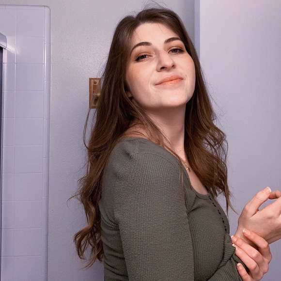 Meet your Posher, Isabel - Picture 1 of 1